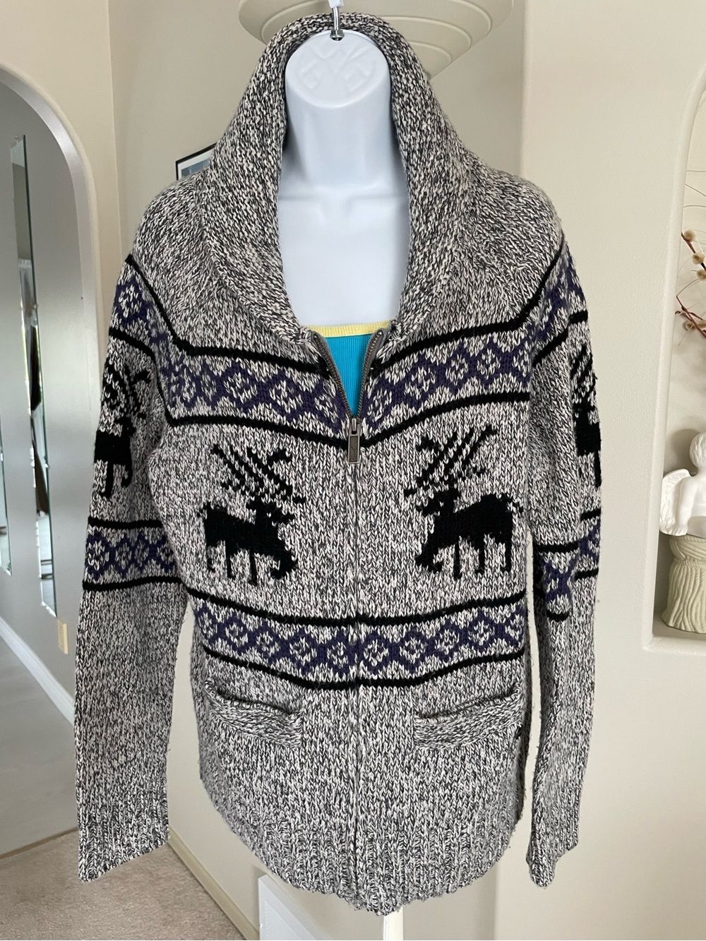 Deer image knit Zip Sweater